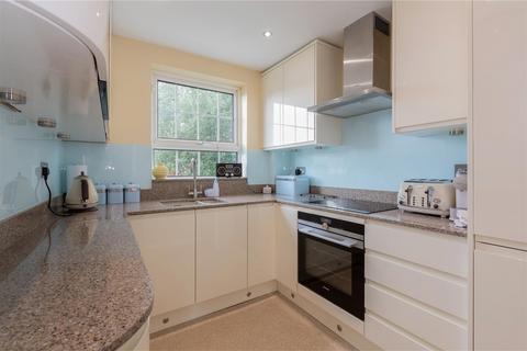 3 bedroom townhouse for sale, Arborfield Close, Slough