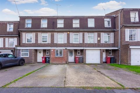 3 bedroom townhouse for sale, Arborfield Close, Slough