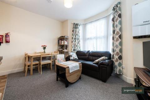 2 bedroom flat to rent, Allison Road, Acton, London,