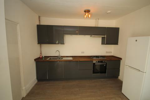 2 bedroom flat to rent, Davyhulme Road East, M32 0DW