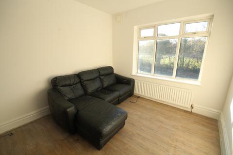 2 bedroom flat to rent, Davyhulme Road East, M32 0DW