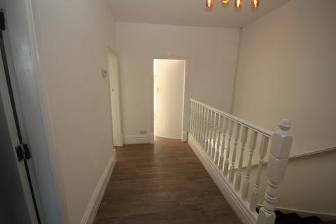 2 bedroom flat to rent, Davyhulme Road East, M32 0DW