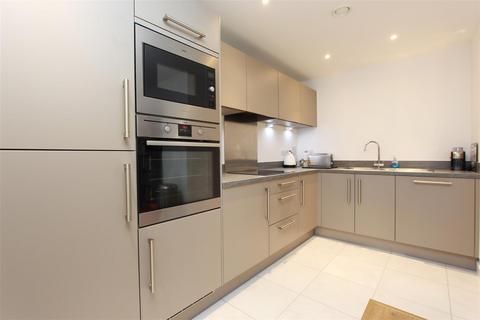 2 bedroom apartment to rent, Waterside Way, London N17