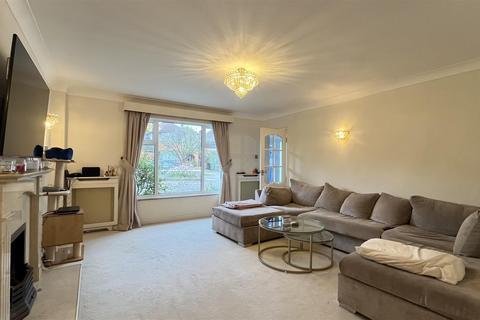 4 bedroom detached house to rent, Abinger Avenue, Cheam SM2