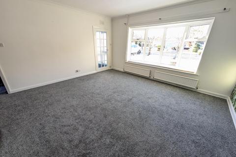 3 bedroom bungalow to rent, Park Road, Allington, NG32