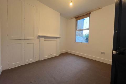 2 bedroom house to rent, Christchurch Road, Gravesend ,