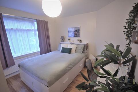 2 bedroom flat to rent, Ilford, IG1