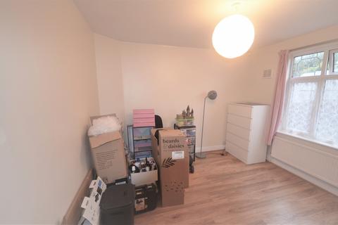 2 bedroom flat to rent, Ilford, IG1