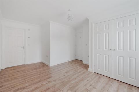 2 bedroom apartment to rent, Wingfield Court, Banstead