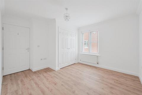 2 bedroom apartment to rent, Wingfield Court, Banstead