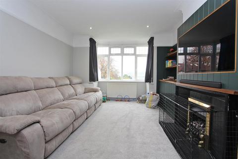 2 bedroom semi-detached house to rent, Woodlands Grove, Coulsdon