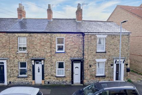 2 bedroom terraced house to rent, Chapmangate, Pocklington