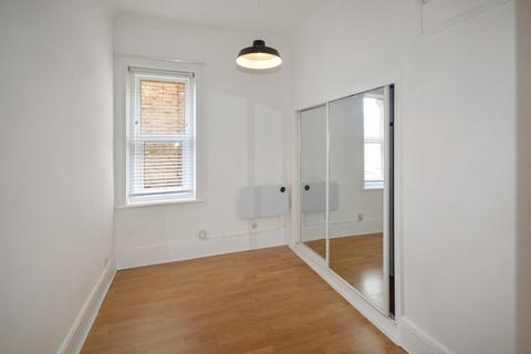 2 bedroom apartment to rent, Manor Road, Folkestone