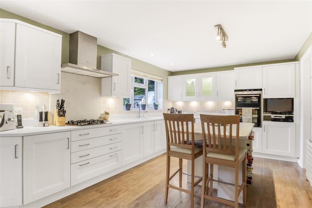 Kitchen/ Dining Room