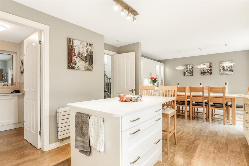 Kitchen/ Dining Room