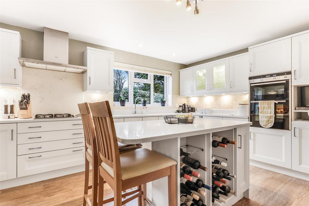 Kitchen/ Dining Room