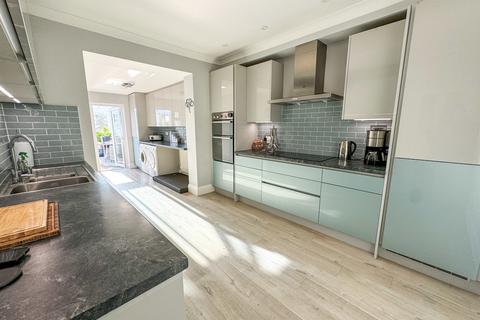 18 Canewdon View Road, Rochford, SS4 3DT