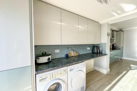 18 Canewdon View Road, Rochford, SS4 3DT
