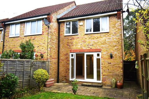 3 bedroom semi-detached house to rent, Mayfly Close, Eastcote HA5