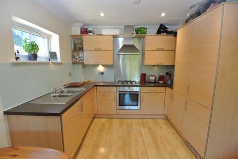 1 bedroom flat for sale, 65 Victoria Street, Egham TW20