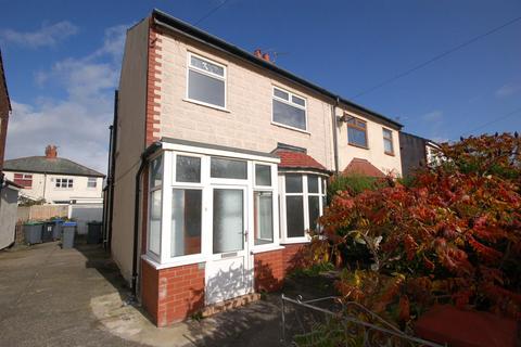 3 bedroom semi-detached house to rent, Fernhurst Avenue, Blackpool FY4