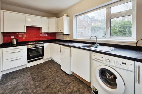 2 bedroom apartment to rent, Hawksworth Road, Leeds LS18