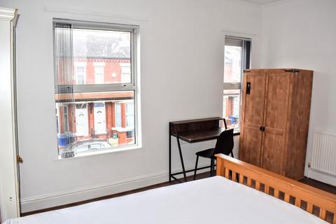 3 bedroom terraced house to rent, Ossory Street, Rusholme, Manchester