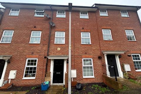 4 bedroom terraced house to rent, Sarafand Grove, Rochester, Kent