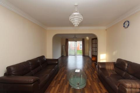 4 bedroom end of terrace house to rent, South Harrow, Middx