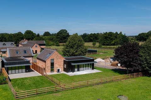 3 bedroom detached house for sale, Stratford Road, Wellesbourne, Warwickshire, CV35.