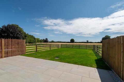 3 bedroom detached house for sale, Stratford Road, Wellesbourne, Warwickshire, CV35.