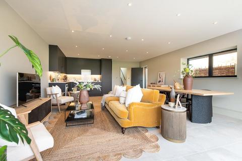 3 bedroom detached house for sale, Stratford Road, Wellesbourne, Warwickshire, CV35.