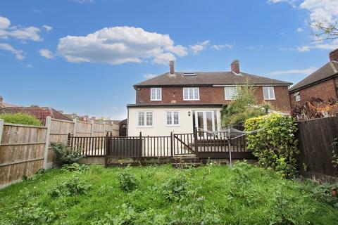 3 bedroom semi-detached house to rent, Vicarage Road, Woodford Green