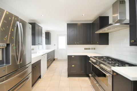 3 bedroom semi-detached house to rent, Vicarage Road, Woodford Green