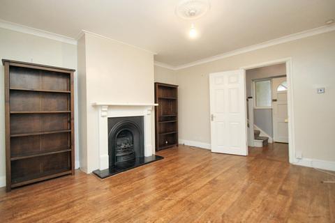 3 bedroom semi-detached house to rent, Vicarage Road, Woodford Green