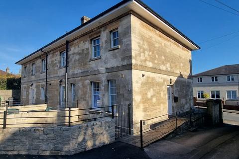 2 bedroom end of terrace house to rent, Warminster