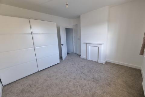 2 bedroom end of terrace house to rent, Warminster