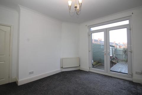 3 bedroom terraced house to rent, Lanehouse Road, Thornaby