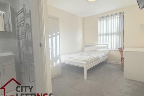 8 bedroom flat to rent, Ilkeston Road, Nottingham