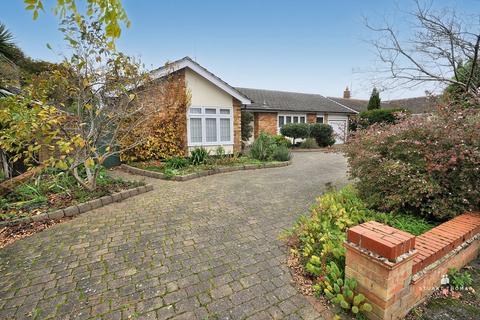 3 bedroom detached bungalow for sale, The Dale, Thundersley