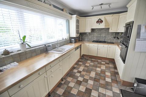 3 bedroom detached bungalow for sale, The Dale, Thundersley