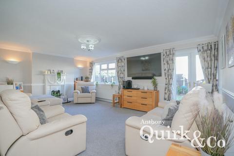 5 bedroom detached house for sale, Waarem Avenue, Canvey Island, SS8