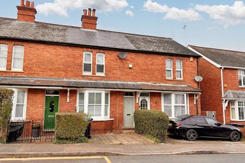 3 bedroom terraced house for sale, Croydon Road, Caterham CR3