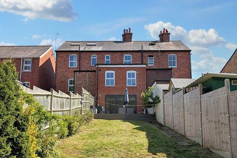 3 bedroom terraced house for sale, Croydon Road, Caterham CR3