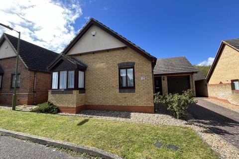 3 bedroom detached house to rent, Corvus Close, Royston SG8