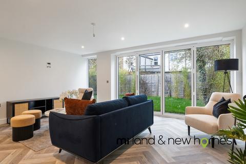 4 bedroom semi-detached house for sale, Scarlet Oaks, Oakwood, N14