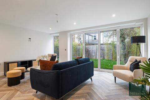 3 bedroom semi-detached house for sale, Scarlet Oaks, Oakwood, N14
