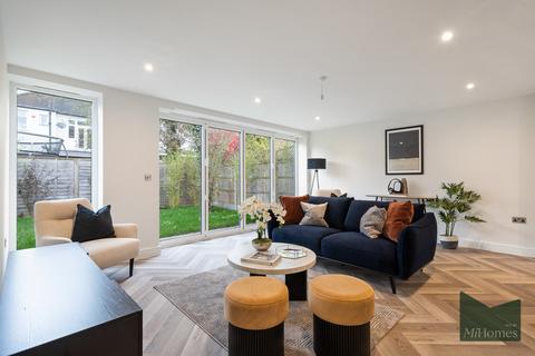 3 bedroom semi-detached house for sale, Scarlet Oaks, Oakwood, N14