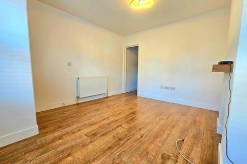 3 bedroom end of terrace house to rent, Gammons Lane, Watford