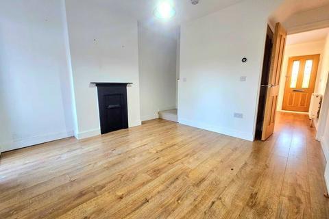 3 bedroom end of terrace house to rent, Gammons Lane, Watford